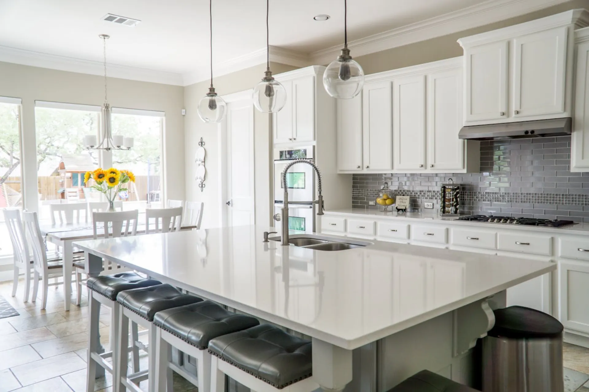Bright modern kitchen interior design by SpaceRevive